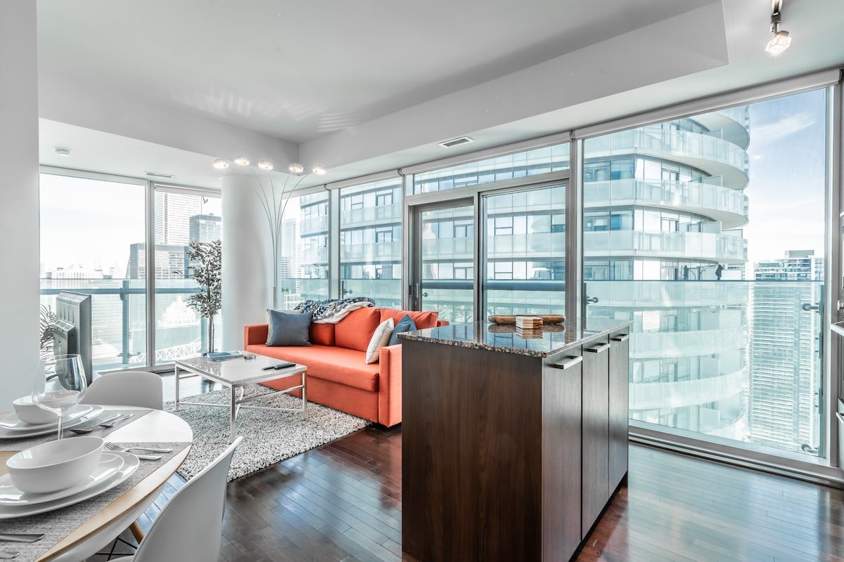 2BR, 1.5BA near CN Tower, Union Station & More! gallery image 3