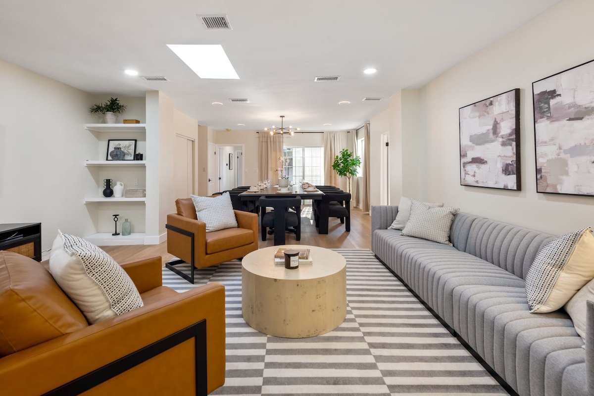 Modern LA 9 Bedroom Family or Big Group Getaway gallery image 3