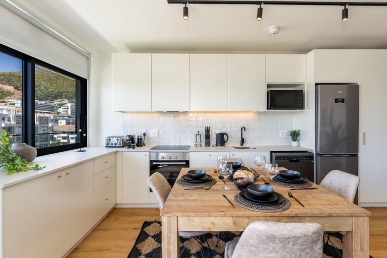 Diamond Views - Luxury Sea Point Apt with views