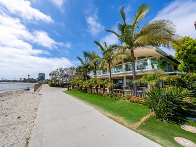 Family Luxurious Waterfront Escape