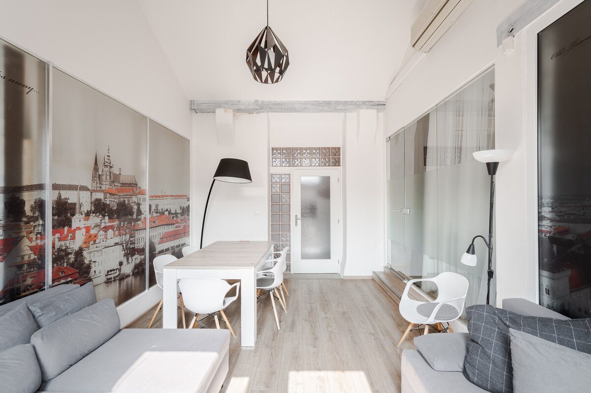 Penthouse with Terrace, A/C & Space for 13 Guests gallery image 4