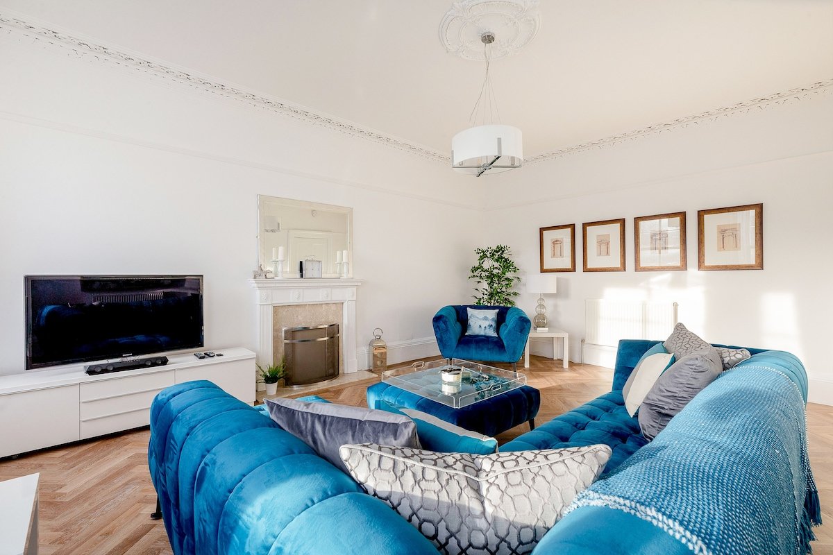 Heart of Edinburgh City Centre 3 Bed Georgian Apt gallery image 3