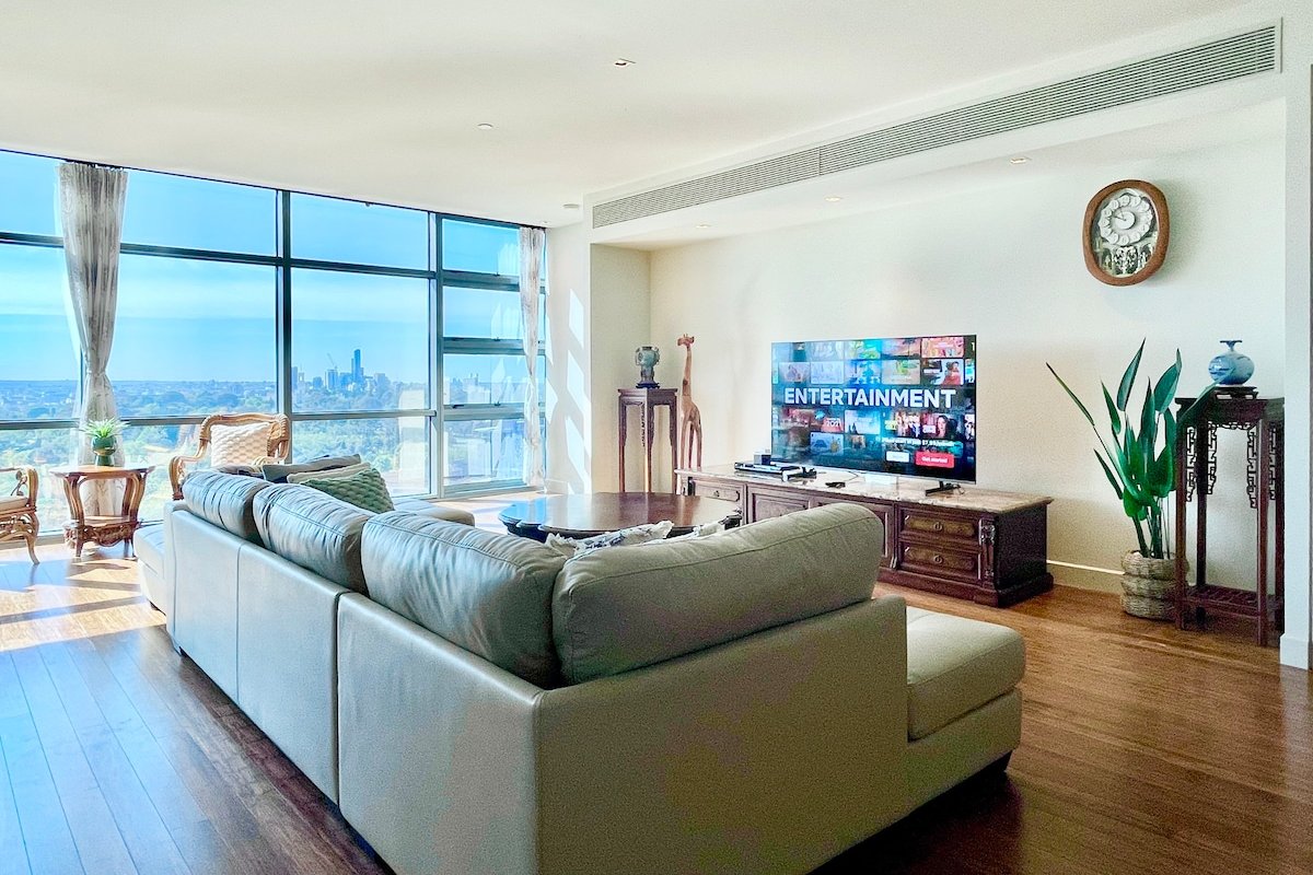 Spacious for 7pax. Crown & CBD. WiFi & Carpark gallery image 3