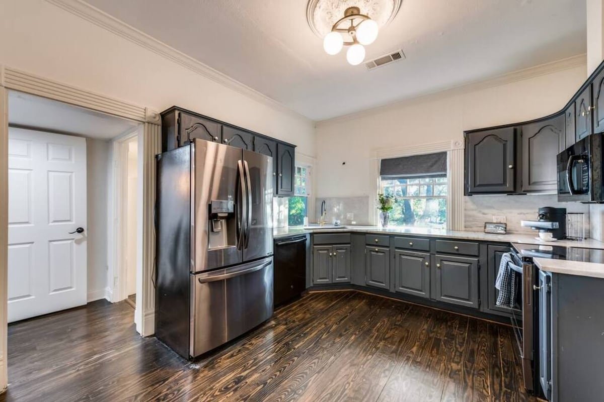 Spacious Historic Stay | Huge Private Balcony gallery image 4