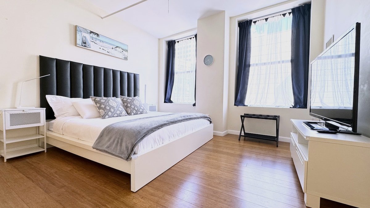 Spacious Sunlit 3BR in Heart of Downtown Boston gallery image 4