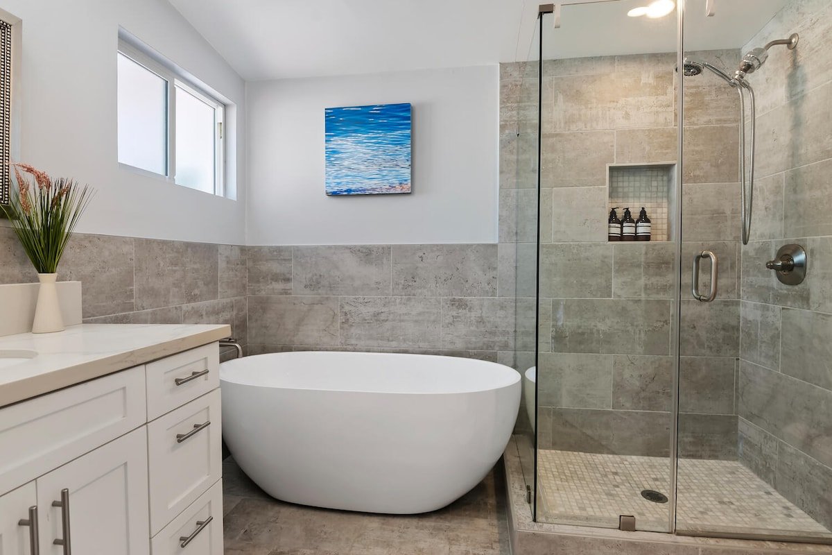 Lovely home with patio near Universal & Hollywood gallery image 4