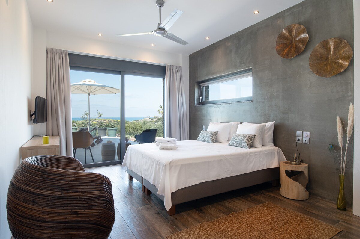 Bella Estate , 6 bed , sea view, heated pool gallery image 4