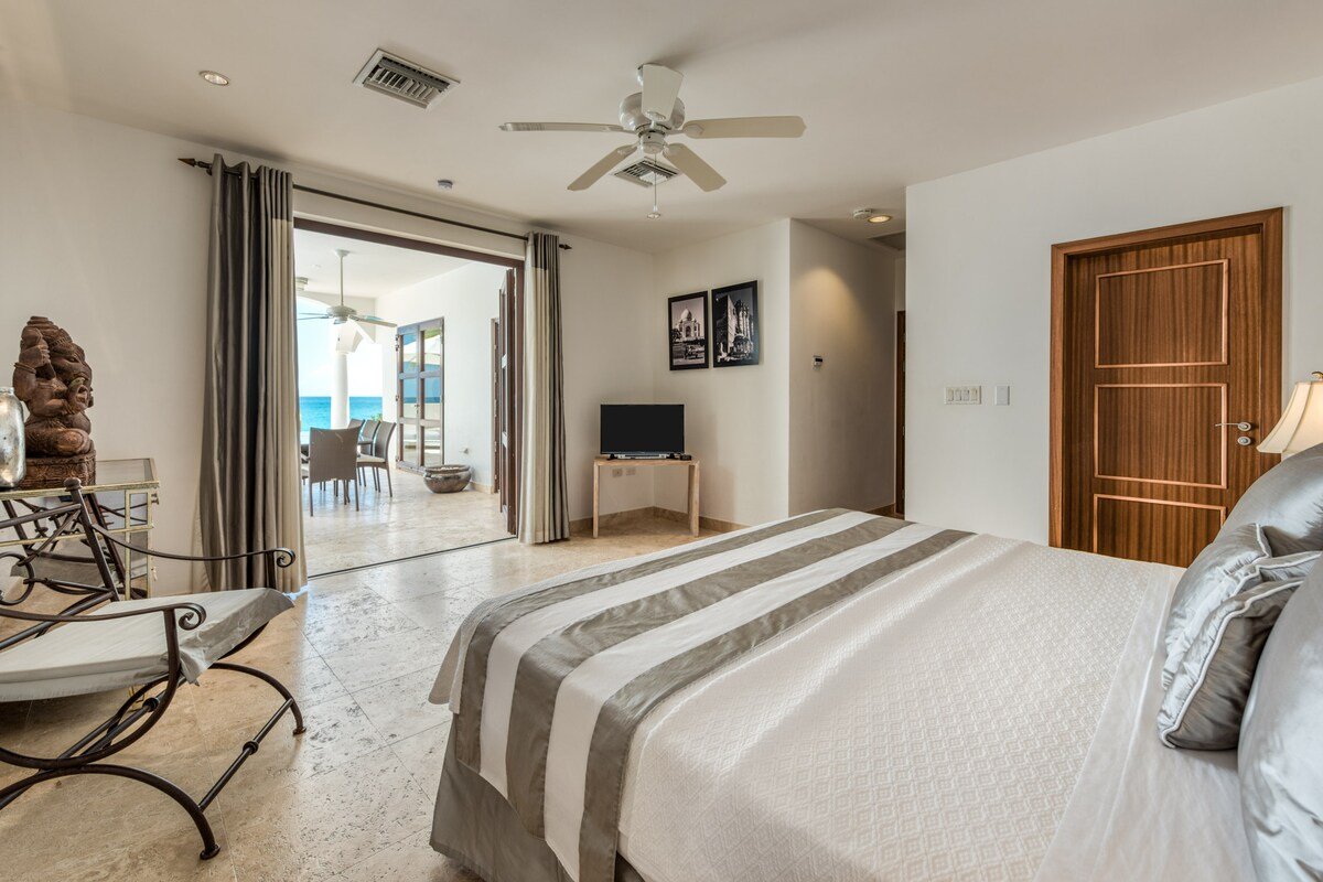 Mumbai (3 bedrooms) – Oceanfront villa with pool, gallery image 3