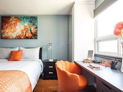 Tasteful decorum 3 bdrm home with coffee &wine bar