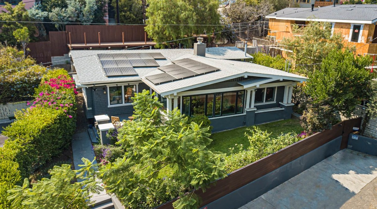 Beautiful Hollywood Craftsman gallery image 4