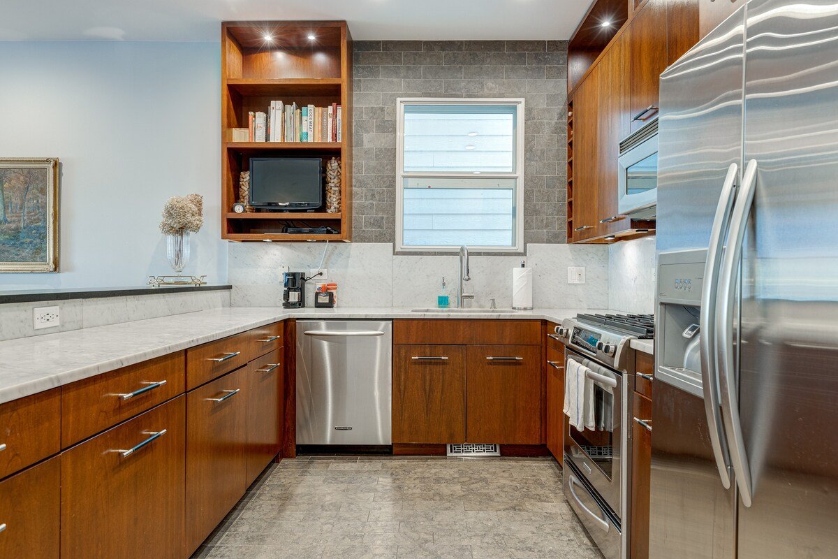 Spacious & Elegant Old Town Duplex gallery image 5