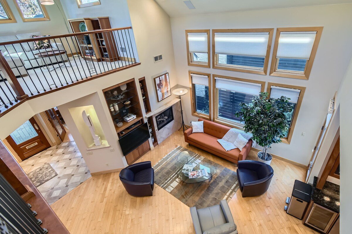 High-End 4BD Executive Retreat in N Cherry Creek gallery image 2
