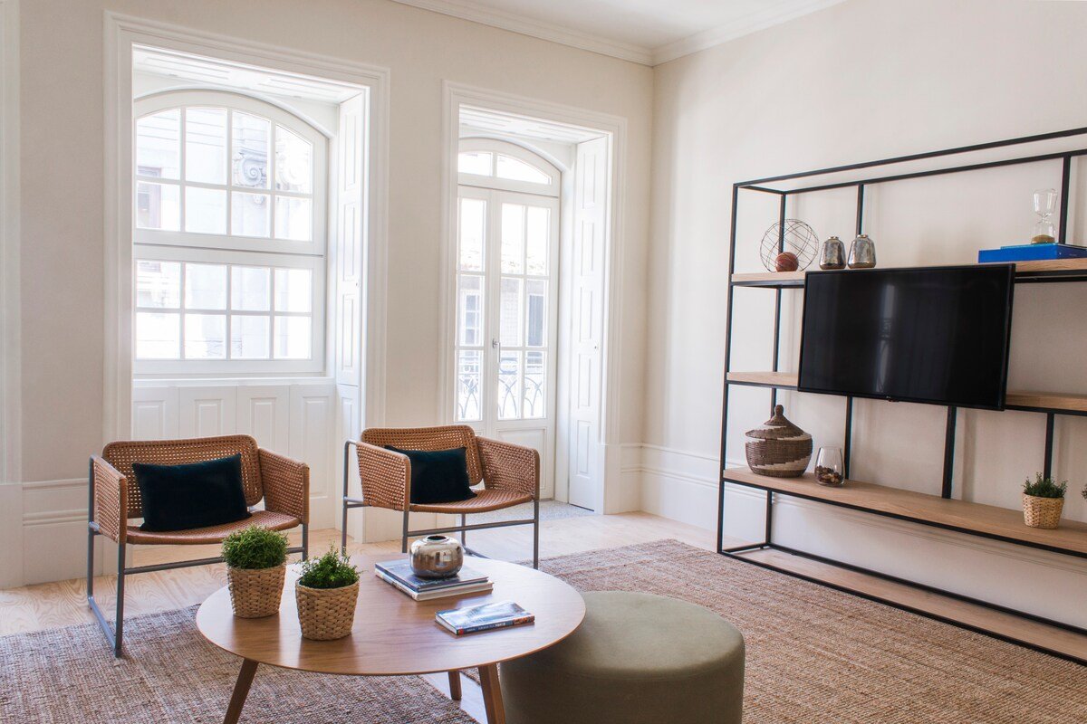 Grand Duplex Hist. Centre Balcony and AirCon gallery image 3