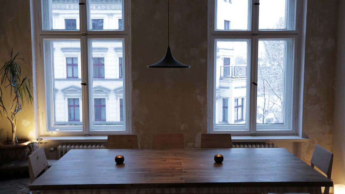 Great Bright Central Place Piano, Cinema & Balcony gallery image 5