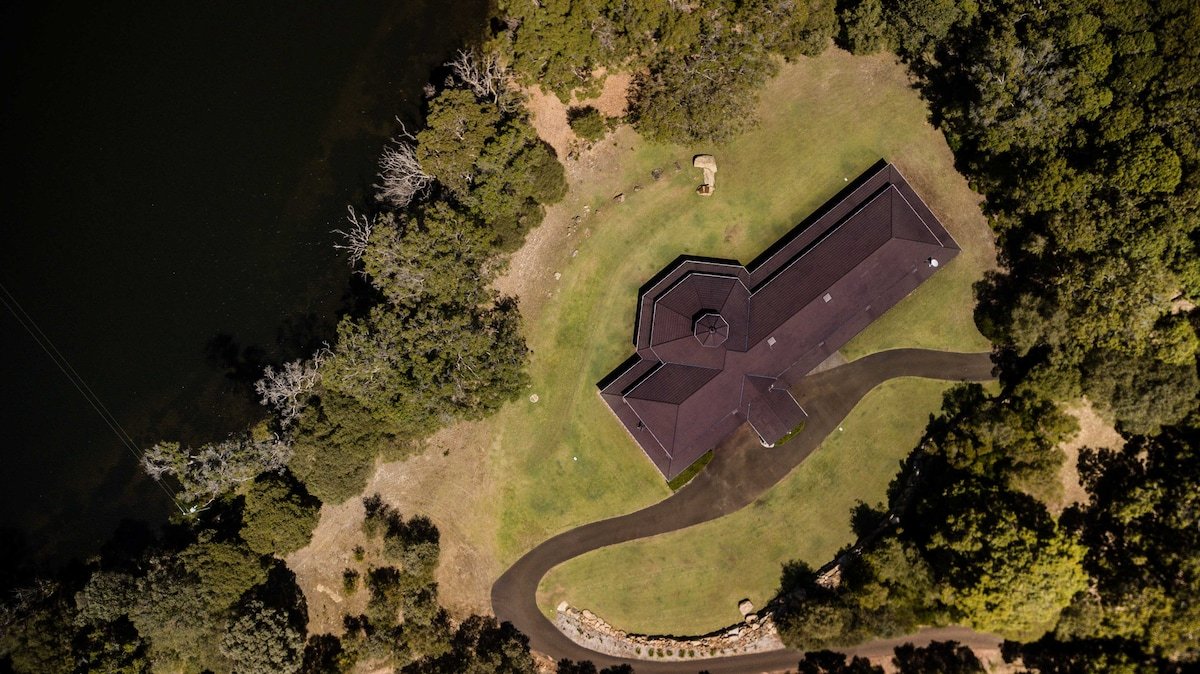 Harmony Forest Lakeside Lodge 5 bedrooms & Spa’s gallery image 3