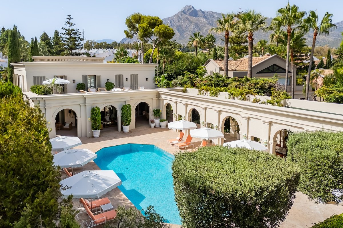 Luxe Villa Inside Puente Romano, 6BR, Pool, Gym