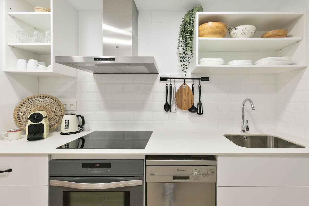 Spacious and centrally apartment – Las Ramblas – gallery image 5