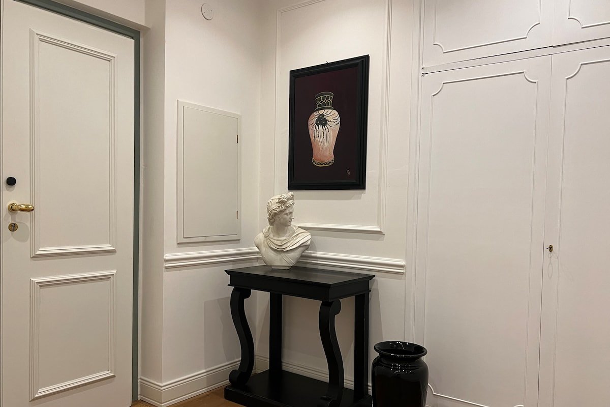 Newly renovated luxury flat in central Florence gallery image 4