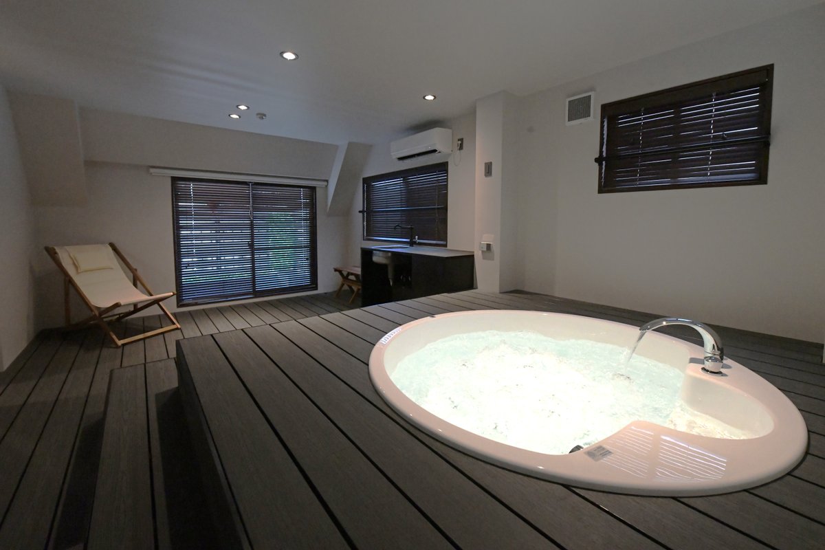 Elegant Tokyo Retreat: Jacuzzi, Cinema & Skytree