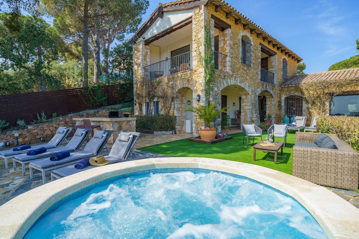 Villa Can Toni – Sea View, Pool, Jacuzzi & A/C gallery image 3