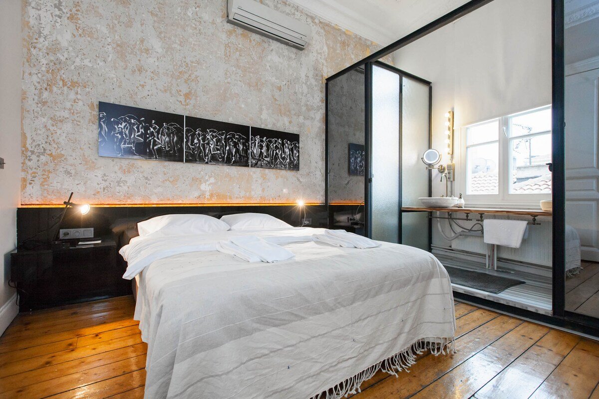 4 Bedroom★3Bath★In the Center★ Best for Big Groups gallery image 4