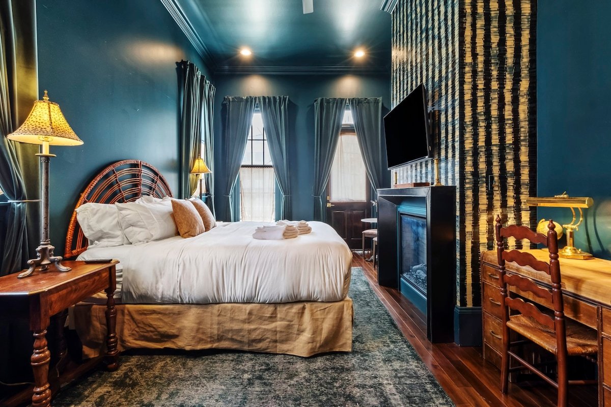 Elegant Tribal House w heated Pool/Hot Tub gallery image 3