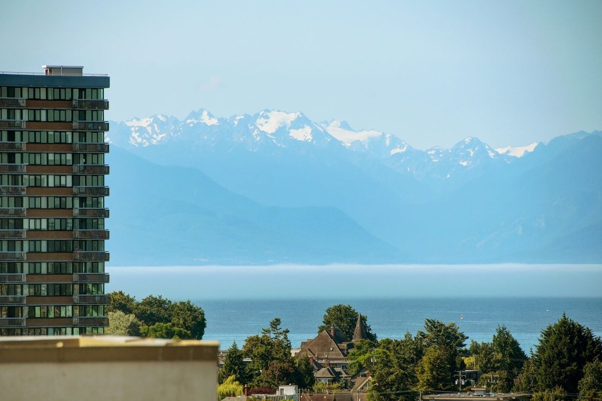 Waterfalls Hotel Stunning Luxury King Suite gallery image 3