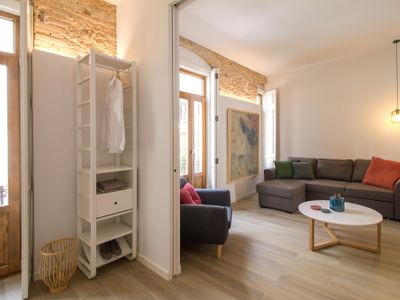Heart of trendy Russafa area, with terrace !