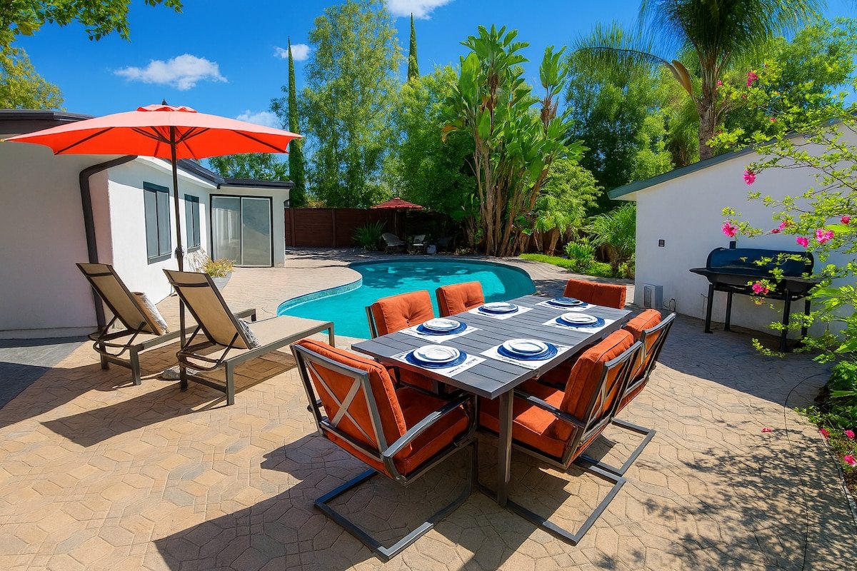 165-Gated Private Modern Oasis Pool-Lawn & Sunroom gallery image 2