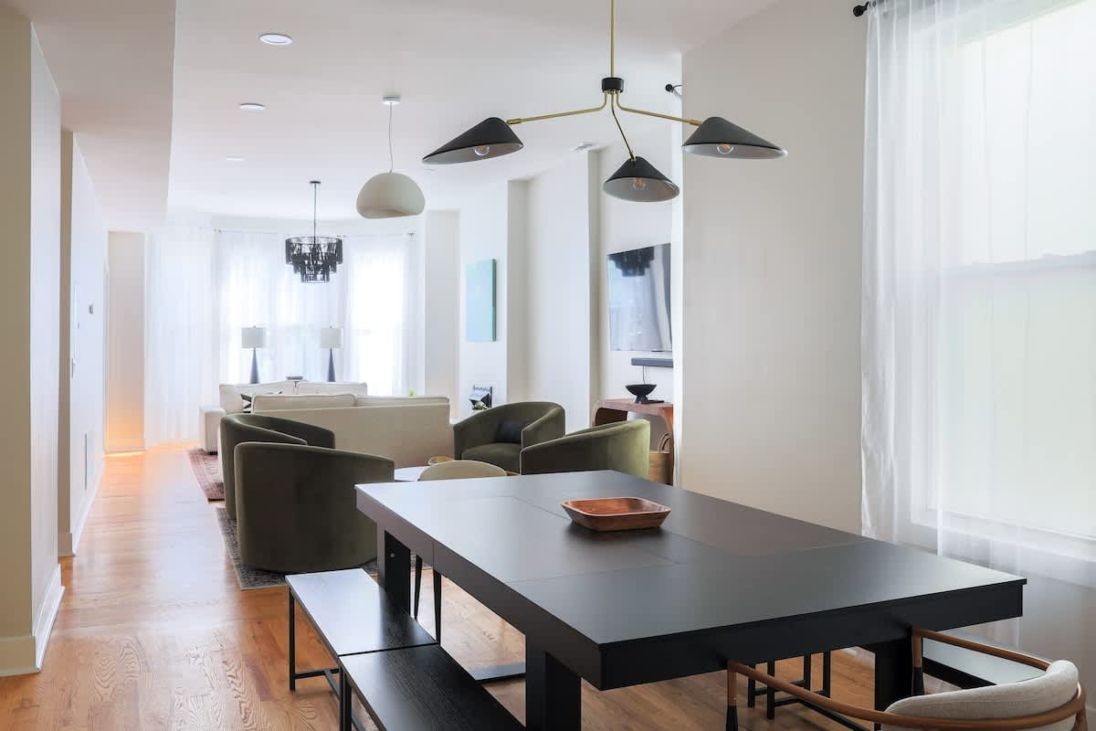 Luxury Two-Level Townhouse | Patio | Lincoln Park gallery image 2