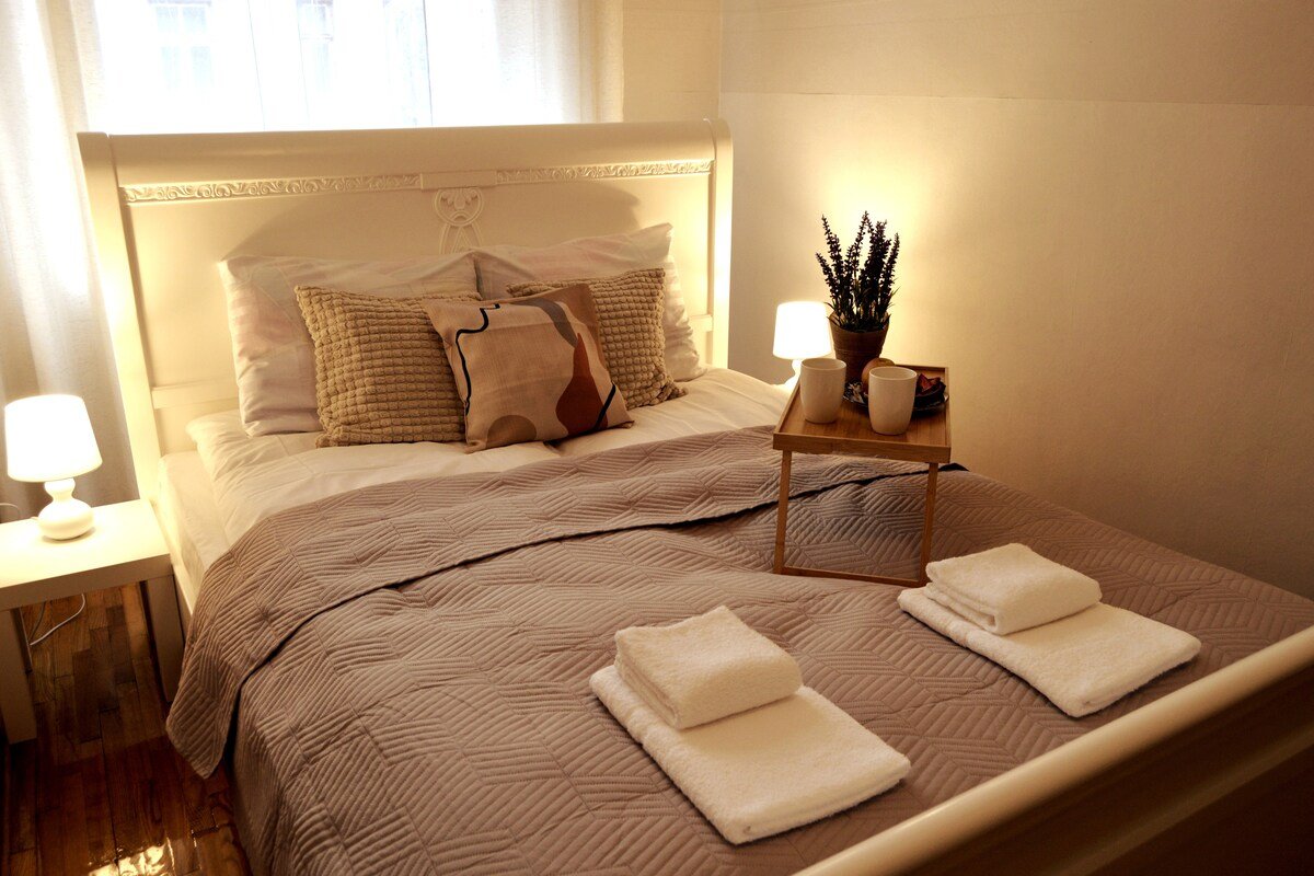 Classic 3BR Midtown Riga APT*Free parking*billiard gallery image 5