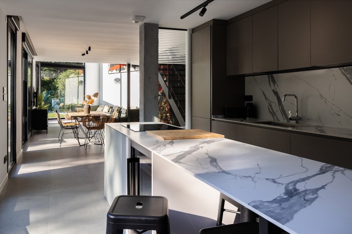 Moderna Villa con piscina gallery image 4