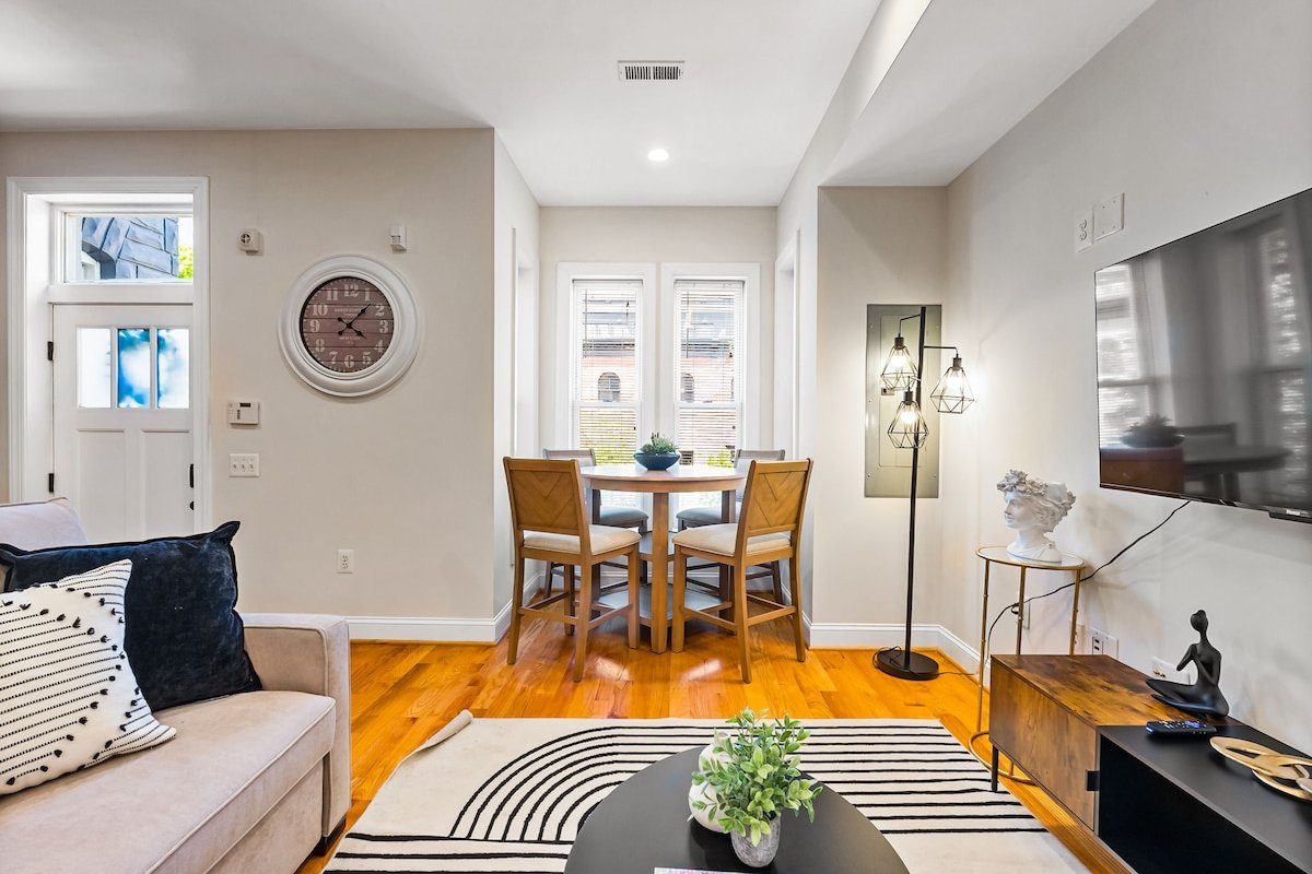 Convention Center~KingBed|Pet-#1 gallery image 5