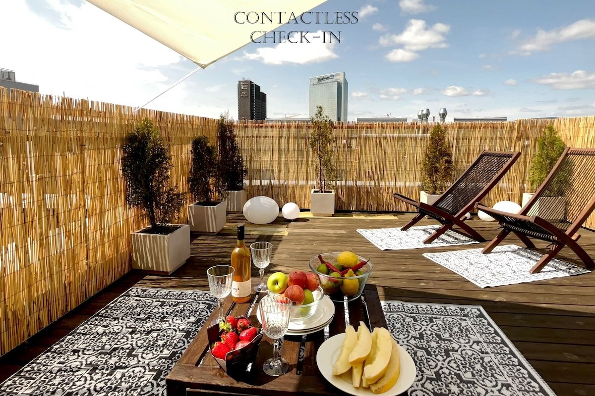 City center flat w roof top terrace & free parking gallery image 2