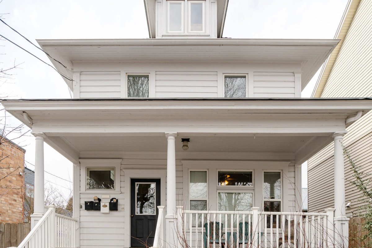 Mississippi Ave Compound | 7BR • Sleeps 14 gallery image 2