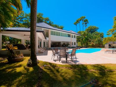 Villa Encantadora – steps from a secluded Beach