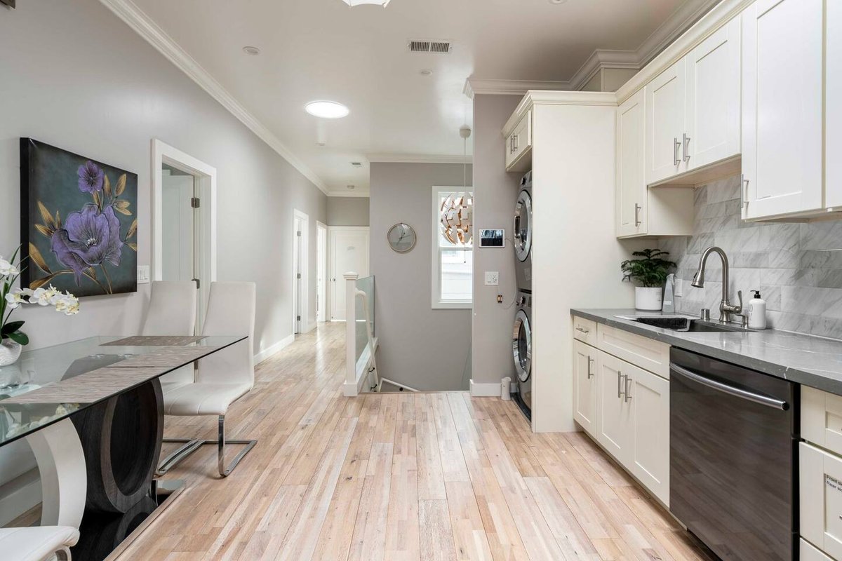 Cheerful 3 Bedroom Condo *mostly private in DT SF