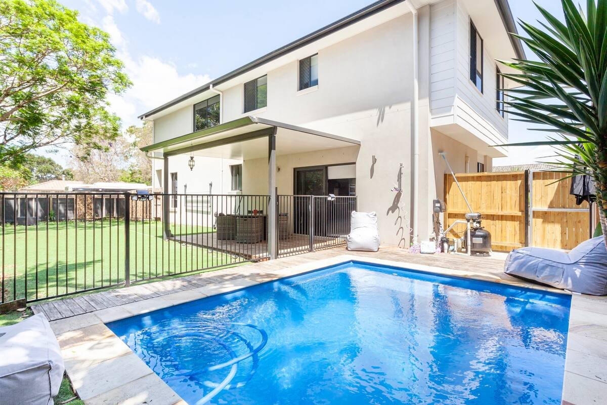 BohemianByron – 5br + pool + firepit (pets OK) gallery image 2