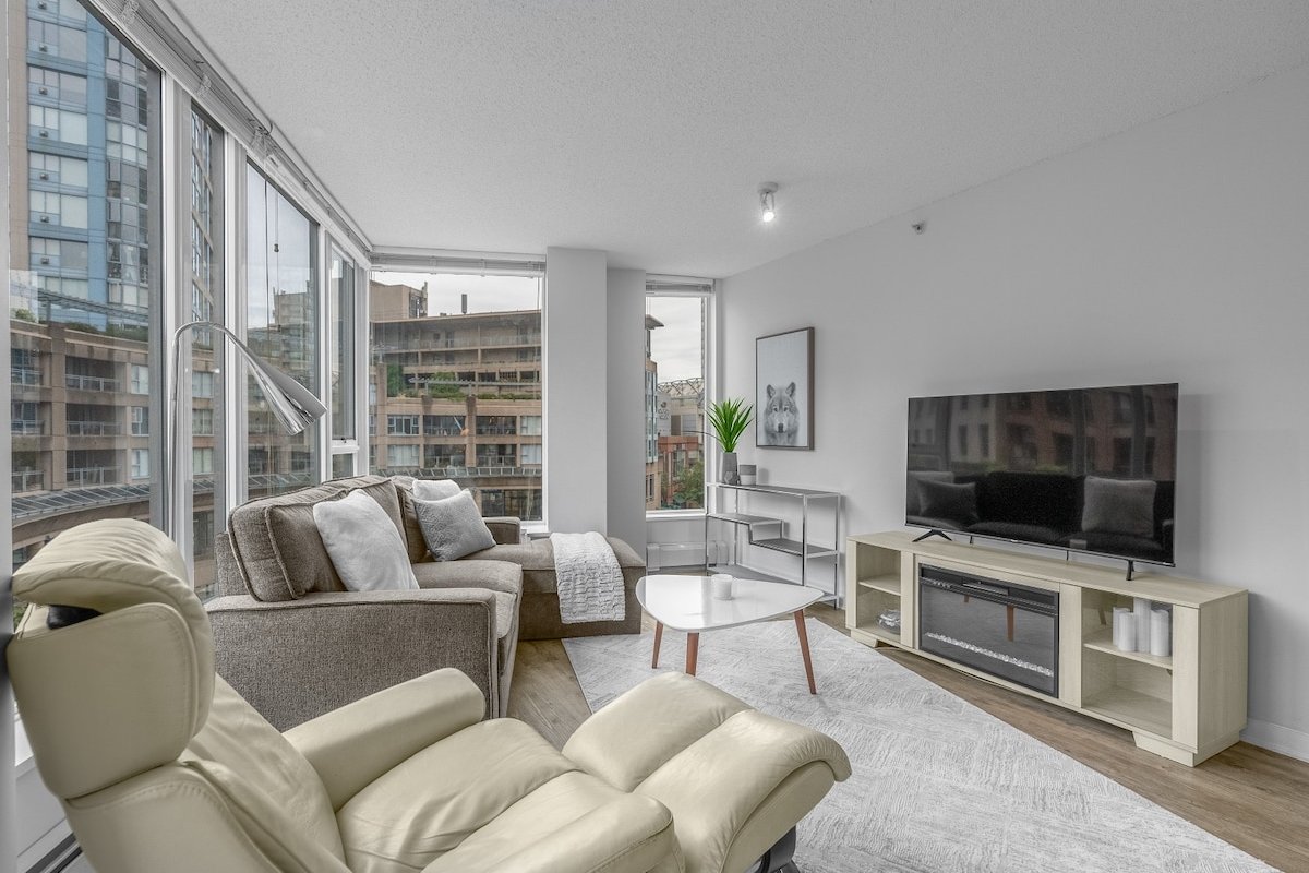 3 beds-Downtown, Free Parking/Hot-tub/Pool, Condo gallery image 3