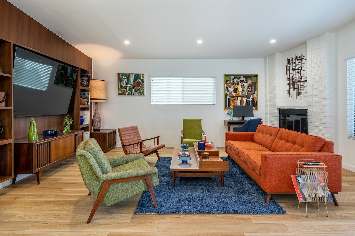 Renovated Mid Century Modern Design Beach Retreat gallery image 2