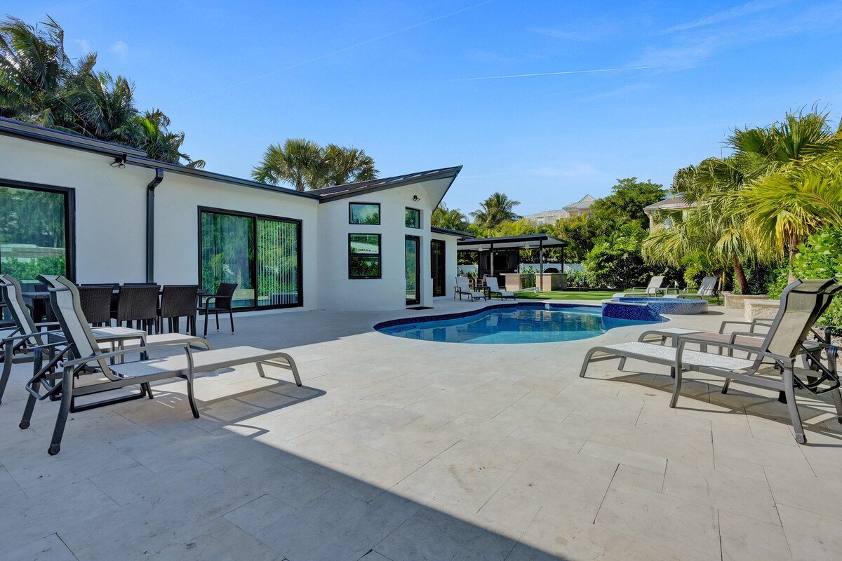 Pool, Hot Tub, Mini Golf & MORE! DFB Bungalows gallery image 4