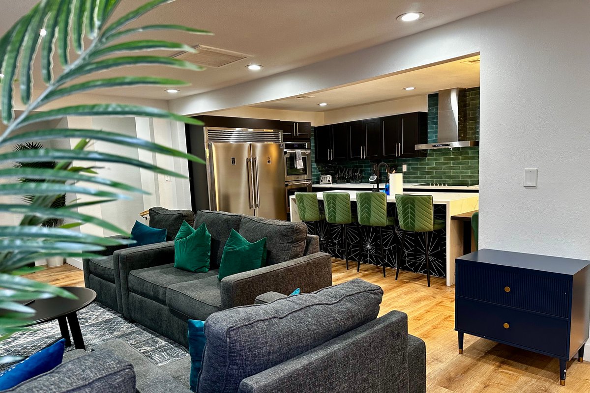 Peacock Inn – 8 Bdr 4 Bth 14 Bds, Free Spa Heat