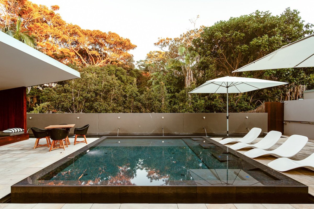 Barefoot at Broken Head gallery image 2