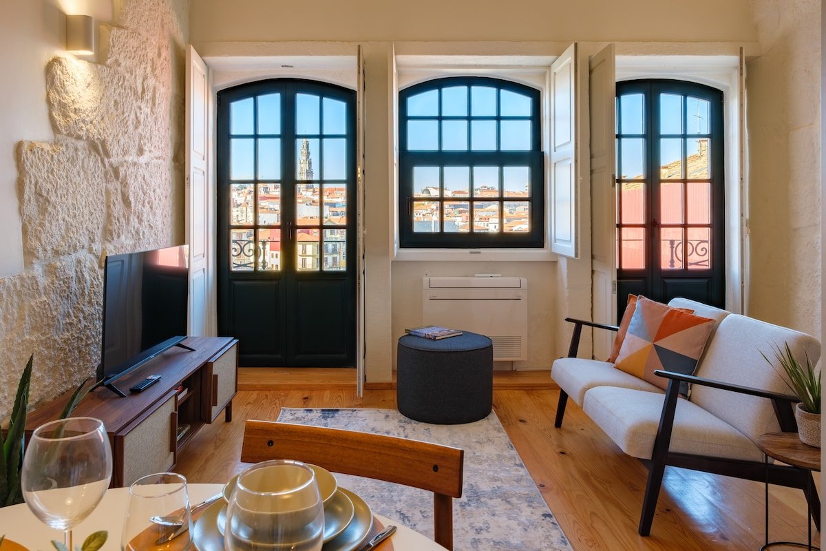 Cathedral Balcony – 2BR Historic Center Apt W/AC gallery image 2