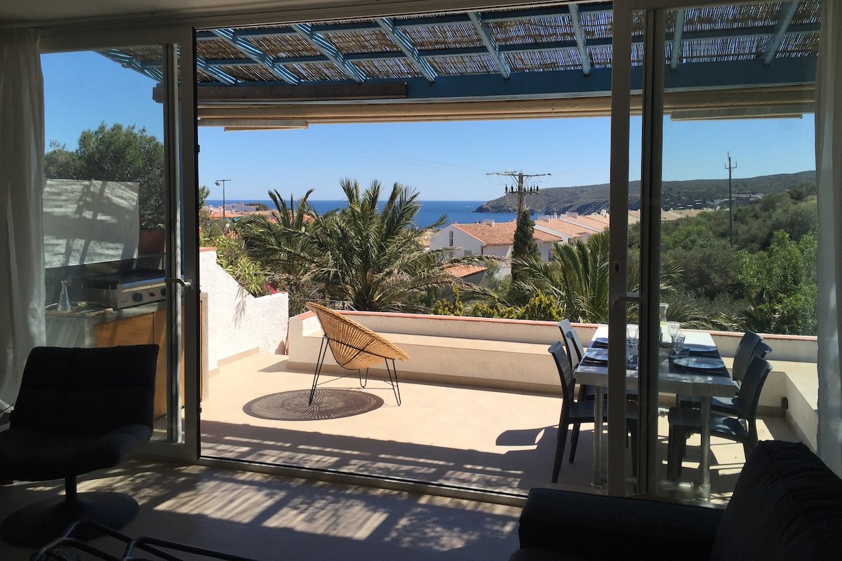 Apartment with airco, private parking & sea view gallery image 4