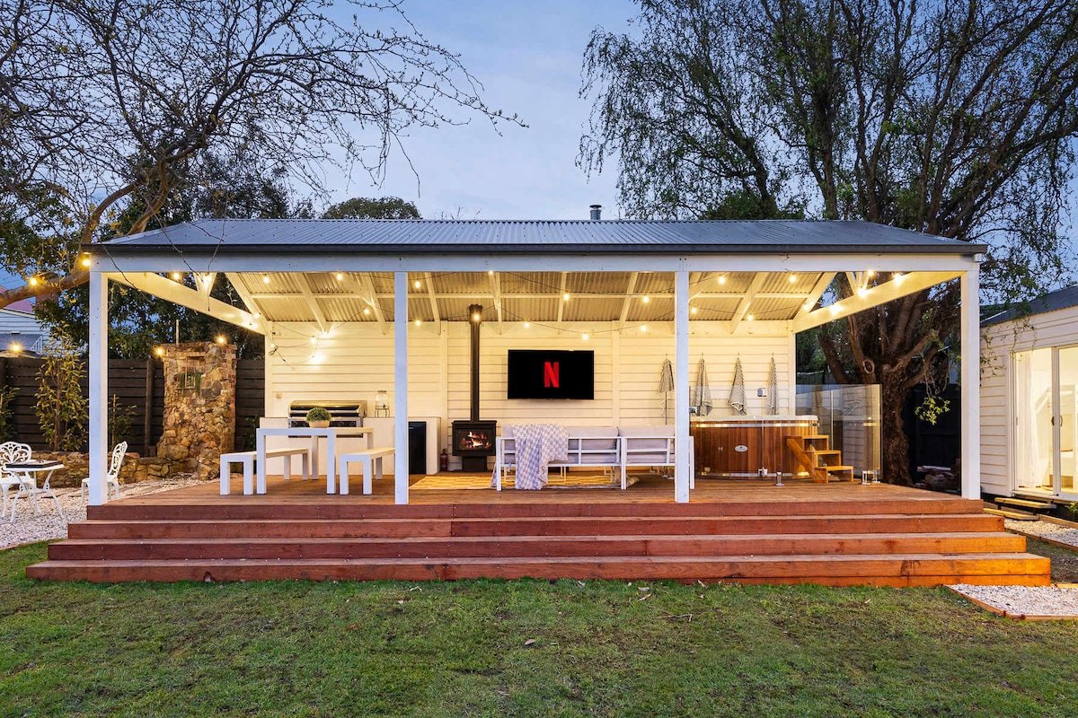 Bella’s Cottage Yarra Valley | Spa & Sauna gallery image 3