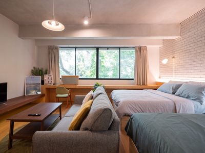 Private Spacious Home-like Setting Heart of City