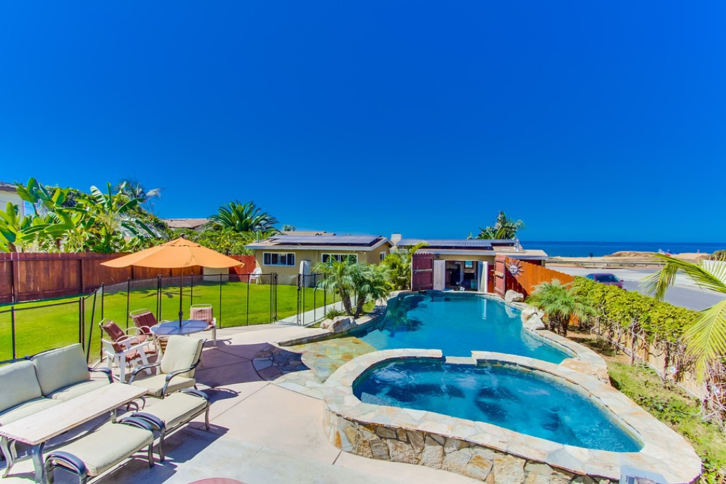 VILLA MAR VISTA-Spacious Oceanfront Home with Pool