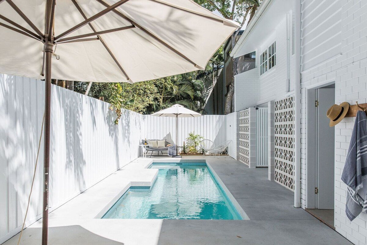 Marola – Heated Pool – Location – Style gallery image 3