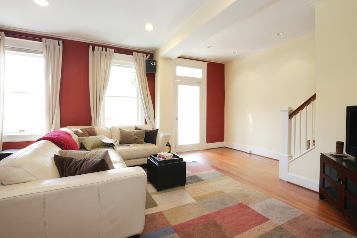 Beautiful Georgetown House w Patio gallery image 3